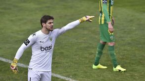 Cláudio Ramos eleito o melhor da temporada pelos adeptos