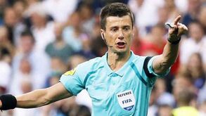 Benoît Bastien apita final entre Espanha e Alemanha