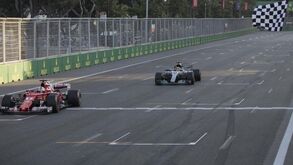 FIA confirma investigação formal a incidente entre Vettel e Hamilton