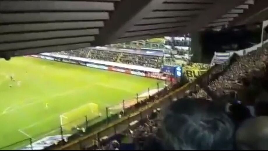 Um adepto filmou, durante um jogo do Boca Juniors, a forma como as bancadas do estádio se mexem