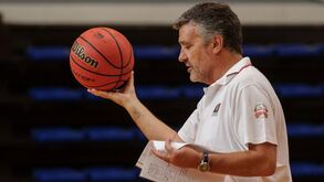 Selecionador de basquetebol desdramatiza ausências de Betinho e João Soares
