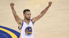 Stephen Curry assina o melhor contrato da história da NBA