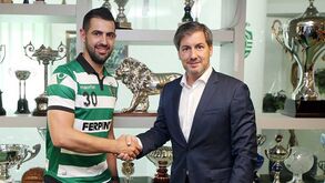 Sporting oficializa Vítor Hugo
