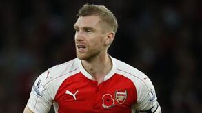 Mertesacker retira-se no final da próxima época para dirigir a academia do Arsenal