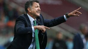 Selecionador do México suspenso por seis jogos