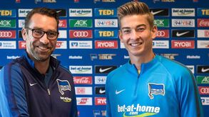 Jonathan Klinsmann é guarda-redes... mas marca como o pai