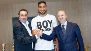 Oficial: Donnarumma renova contrato com o Milan