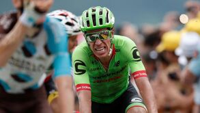 Rigoberto Urán penalizado em 20 segundos por abastecimento irregular