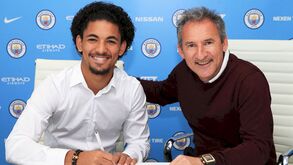 Manchester City contrata jovem brasileiro Douglas Luiz