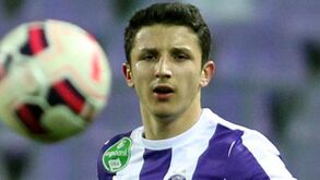 Levante anuncia contratação de Enis Bardhi