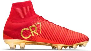 Chuteiras de Ronaldo vendidas por 11,3 mil euros na China