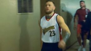 Draymond Green para McGregor: «Tira essa camisola!»