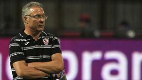 Insólito: presidente do Zamalek ofende Augusto Inácio... durante o jogo