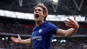 Bis de Marcos Alonso dá vitória ao Chelsea sobre o Tottenham (2-1)