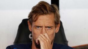 Gozaram com Peter Crouch no Twitter e o avançado... respondeu assim