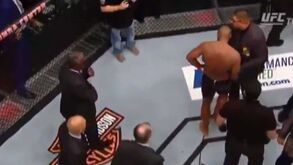 Assim ficou Daniel Cormier após sofrer KO: totalmente desorientado