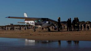 Banhistas revoltados tentaram agredir tripulantes de avioneta acidentada