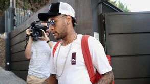 Apresentação de Neymar atrasa 15 minutos o início do PSG-Amiens