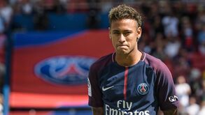 Liga francesa lembra que certificado de Neymar tem de ser entregue num prazo de 7 dias