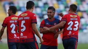 Oliveirense-Benfica B, 2-1: Penálti tardio dá triunfo