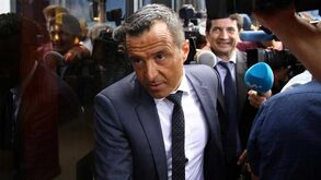 Mbappé entre PSG e Real: Jorge Mendes apanhado no 'fogo cruzado' do negócio