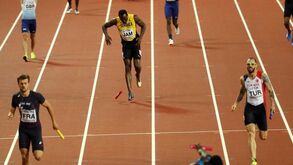 Bolt despede-se da forma mais cruel possível: lesão na última corrida