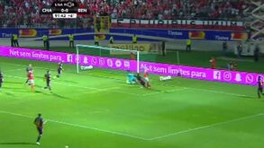 O toque subtil de Seferovic que deu o triunfo ao Benfica à beira do fim