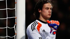 Svilar é reserva para reforçar baliza