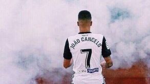 João Cancelo despede-se em lágrimas do Valencia