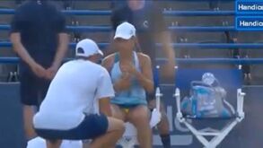 Yulia Putintseva não gosta de perder e quem paga... é o treinador