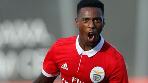 Benfica B-Varzim, 2-1: Bis de Heriberto Tavares dá vitória