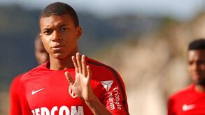 Paris SG garante Mbappé por 150 milhões mais um jogador