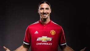 Ibrahimovic volta a vestir camisola do Manchester United
