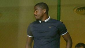 William continua à espera 