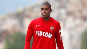 'L'Équipe' garante Mbappé no PSG por... empréstimo