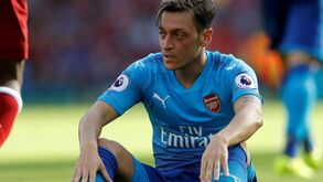 A 'vergonha' foi tanta que Özil pediu desculpa aos adeptos do Arsenal