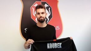 Koubek em suspenso