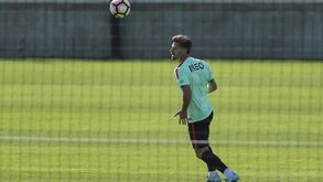 Adrien deixou hotel da Seleção... para ir treinar