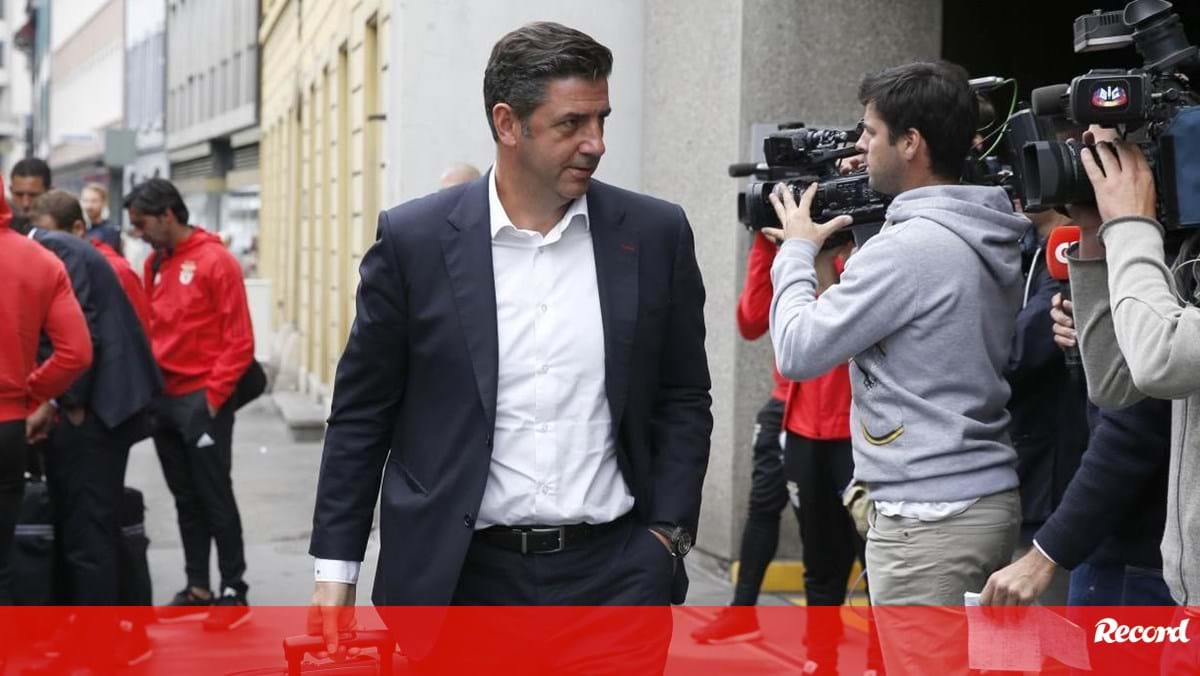 João Pinheiro arbitra jogo entre Manchester City e Estrela Vermelha - Liga  dos Campeões - Jornal Record