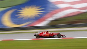 GP da Malásia: Vettel e Ferrari 'voam' e só a Red Bull parece também ter asas
