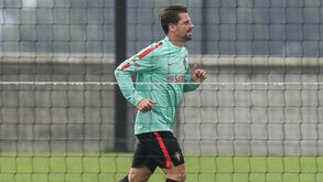 Adrien Silva regressa de Inglaterra e trabalha com Fernando Santos