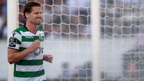 Leicester já inscreveu Adrien na Premier League