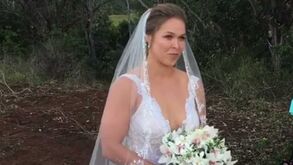 Imagens do casamento de Ronda Rousey com o lutador Travis Browne