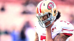 Colin Kaepernick sem equipa... por causa da namorada