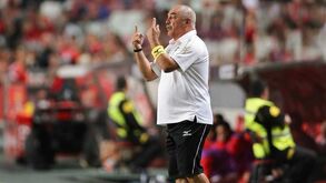 Golaço de André Almeida para dar a cambalhota na Luz