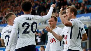 Tottenham vence em casa do Everton com bis de Harry Kane