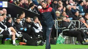 Treinador do Swansea defende Renato Sanches