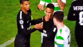 Neymar deixou jogador do Celtic de mão estendida e a polémica está instalada