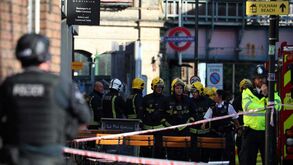 Polícia encara explosão no metro de Londres como 