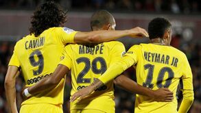 PSG vence Lyon graças a dois autogolos